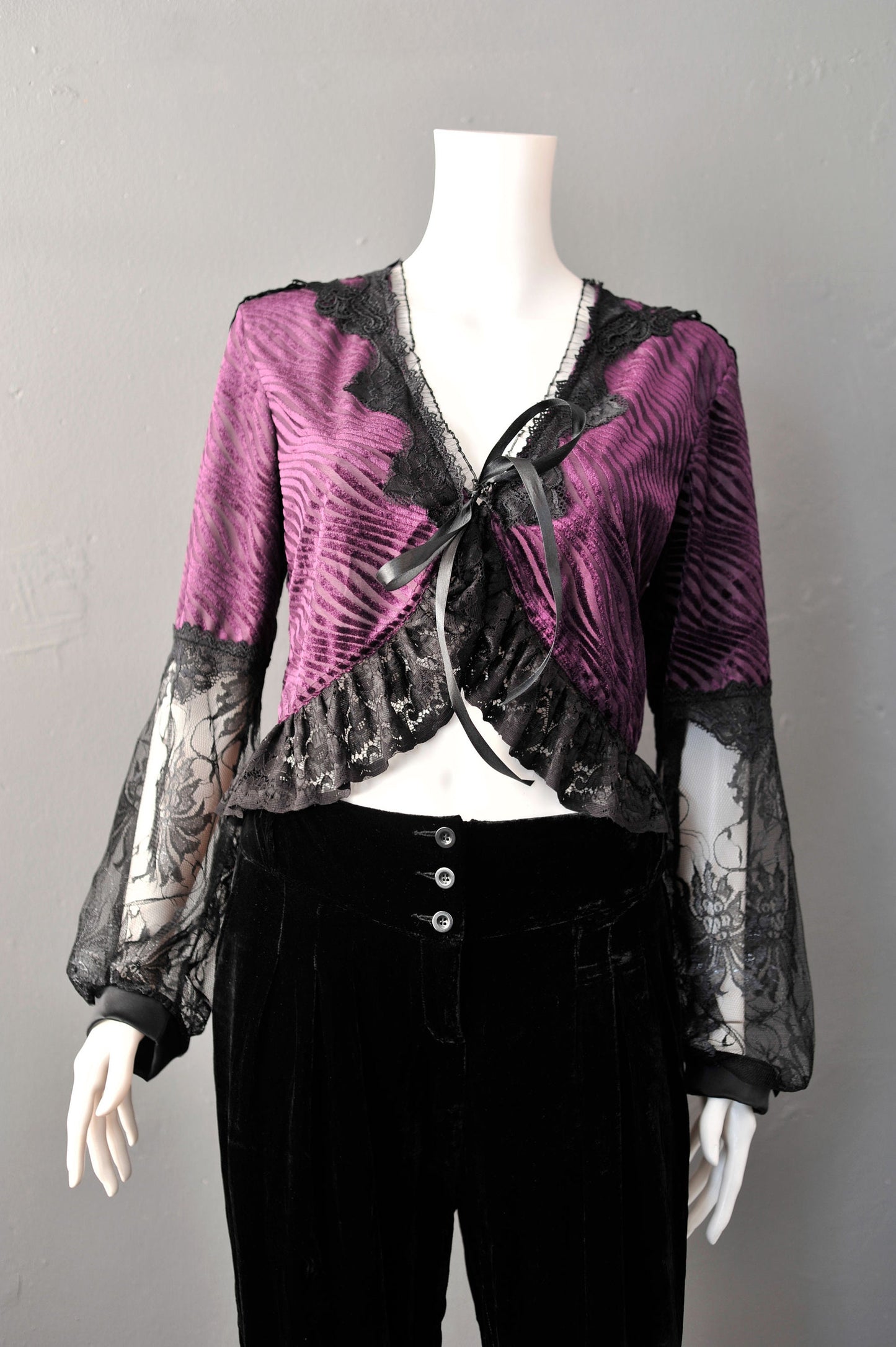 Gothic Romantic Velvet Shrug, Ethereal Frilly Lace Bishop Sleeve Bolero