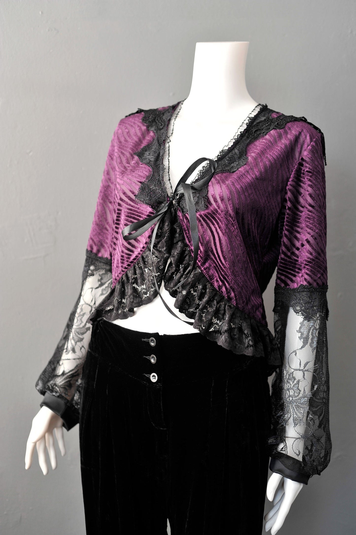 Gothic Romantic Velvet Shrug, Ethereal Frilly Lace Bishop Sleeve Bolero
