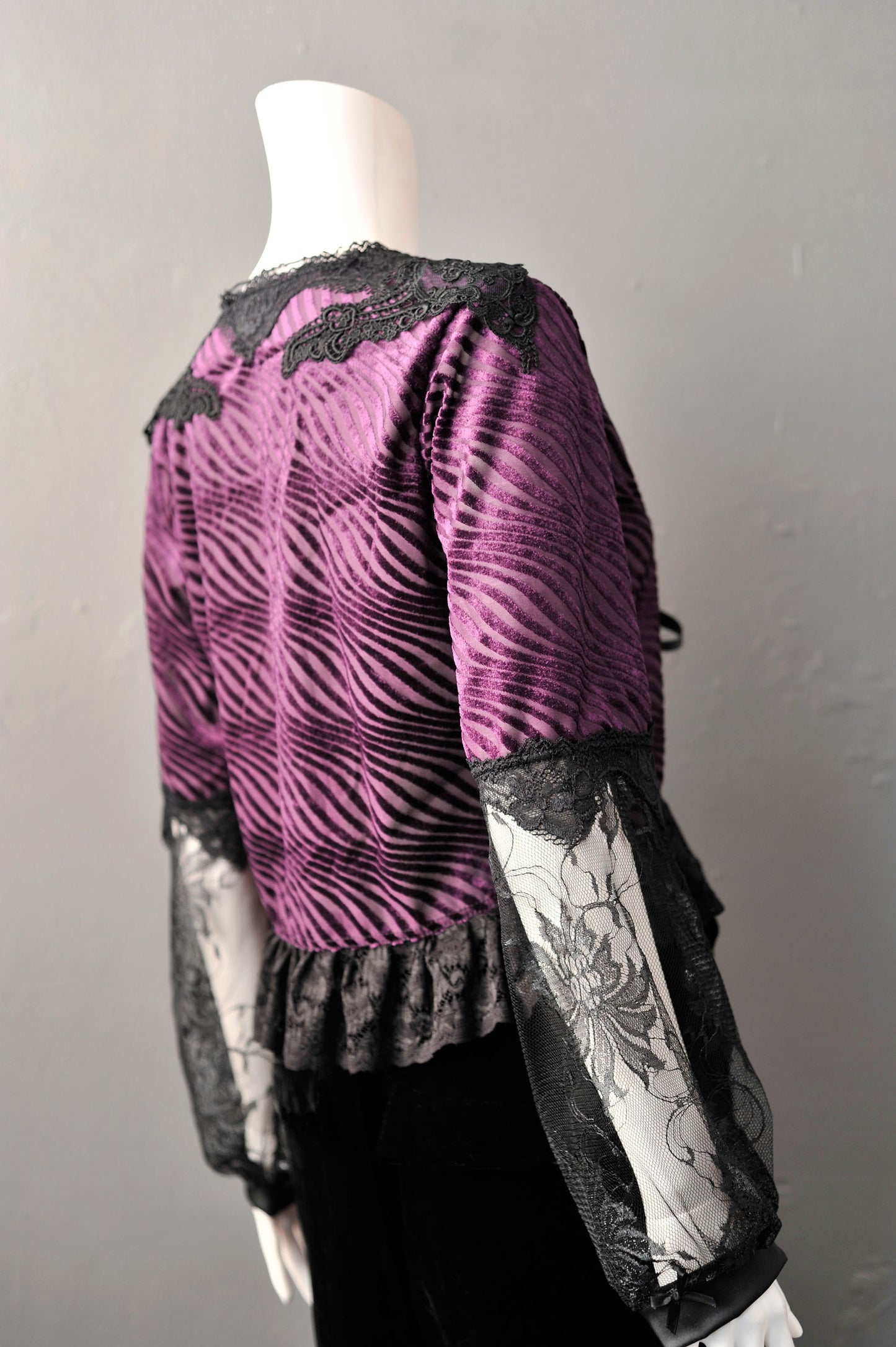 Gothic Romantic Velvet Shrug, Ethereal Frilly Lace Bishop Sleeve Bolero