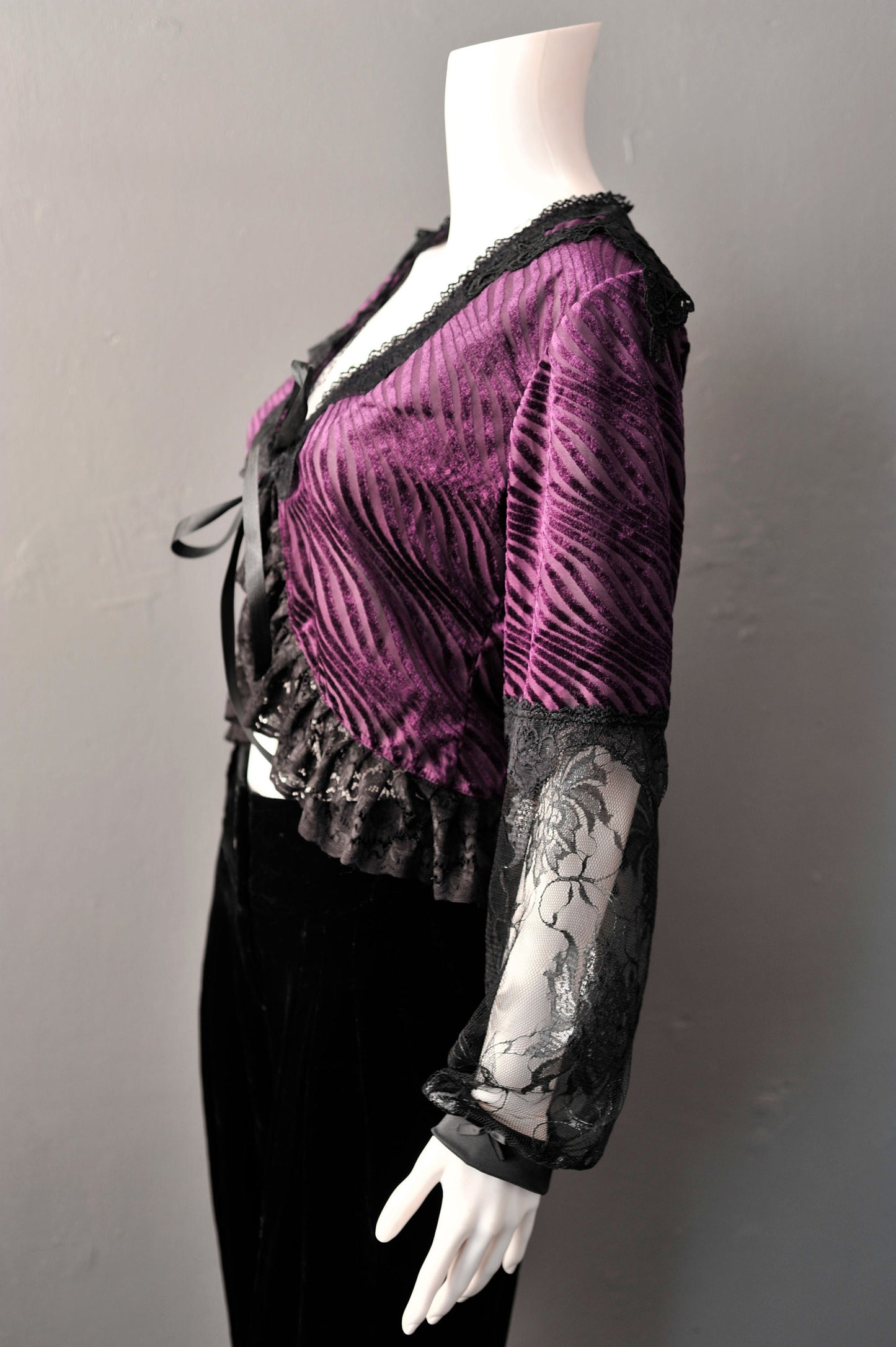 Gothic Romantic Velvet Shrug, Ethereal Frilly Lace Bishop Sleeve Bolero