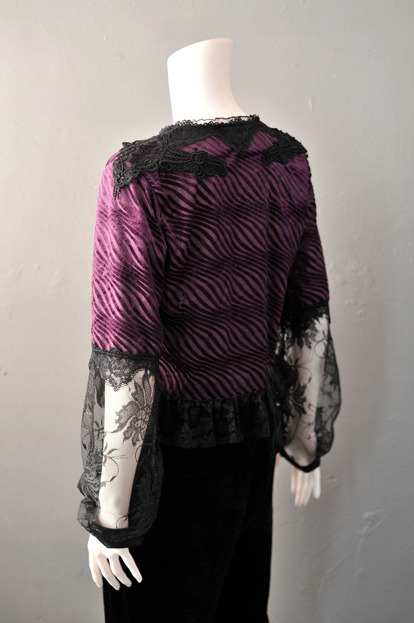 Gothic Romantic Velvet Shrug, Ethereal Frilly Lace Bishop Sleeve Bolero