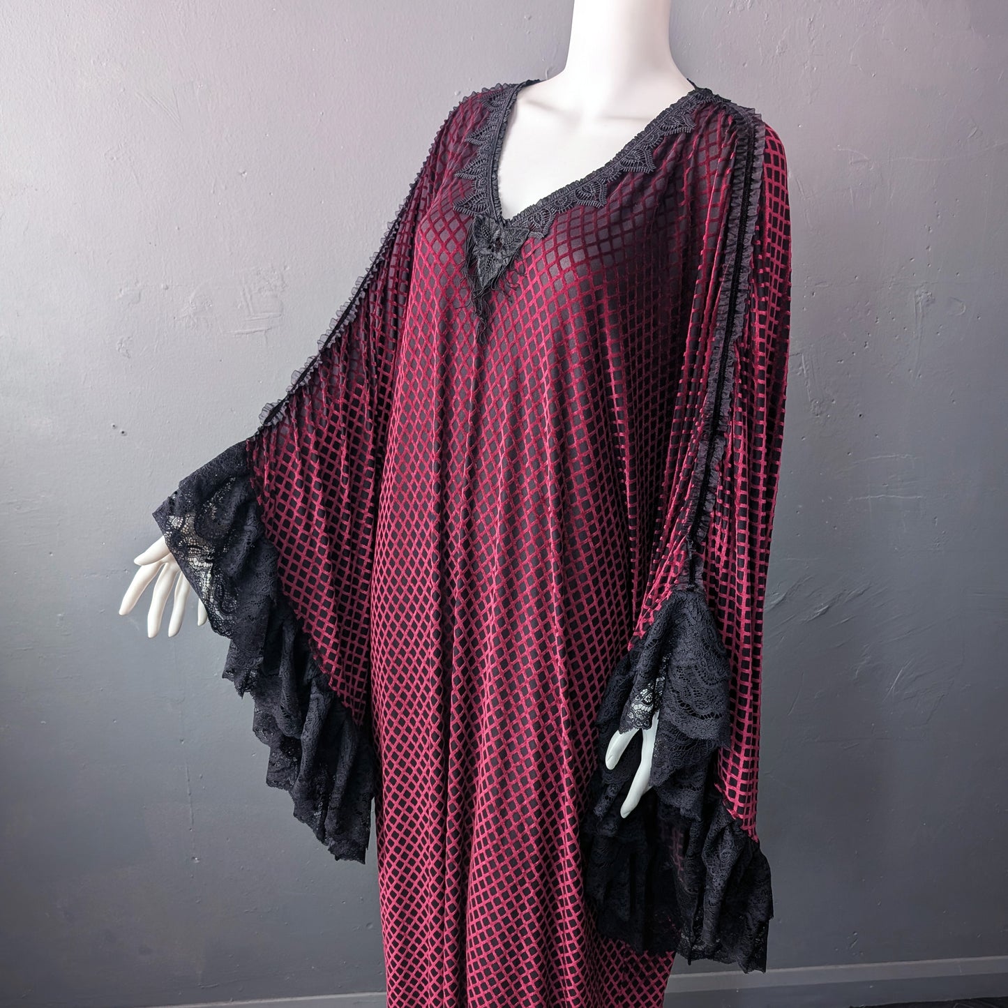 Gothic Velvet Kaftan in black and raspberry red.