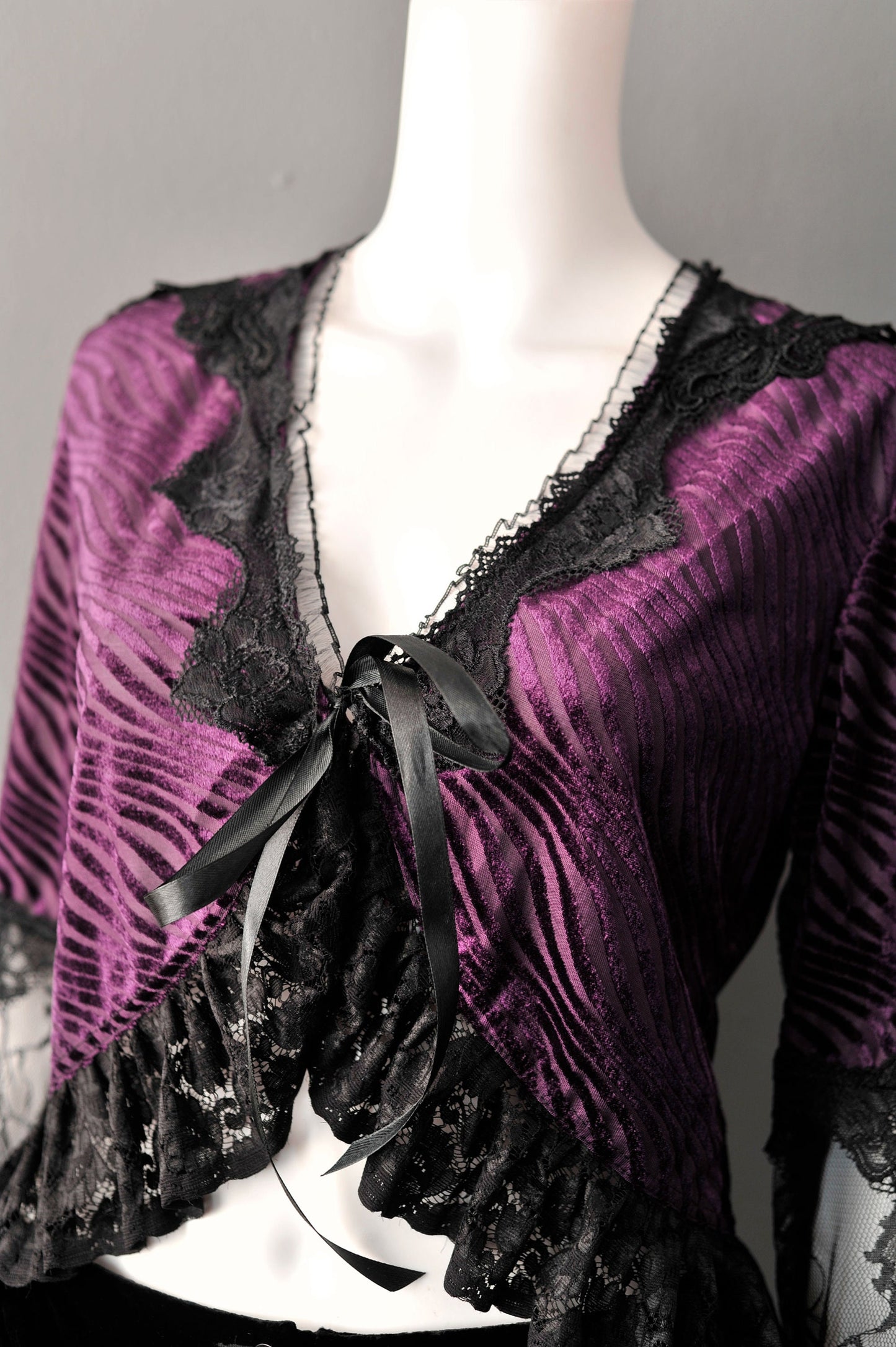 Gothic Romantic Velvet Shrug, Ethereal Frilly Lace Bishop Sleeve Bolero