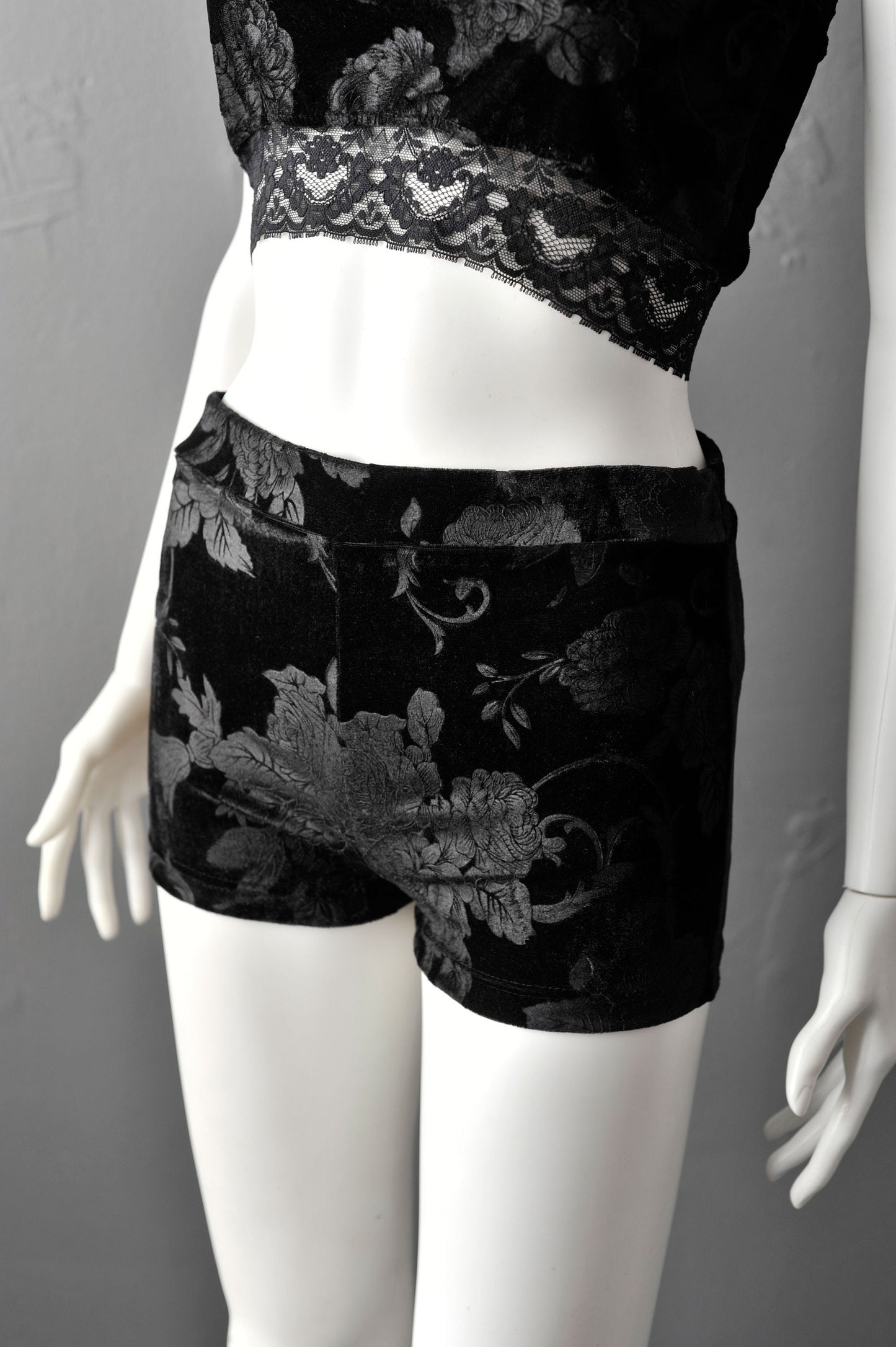 Gothic Rose Velvet Shorts, Goth Stretch Hotpants, Up to Plus Size