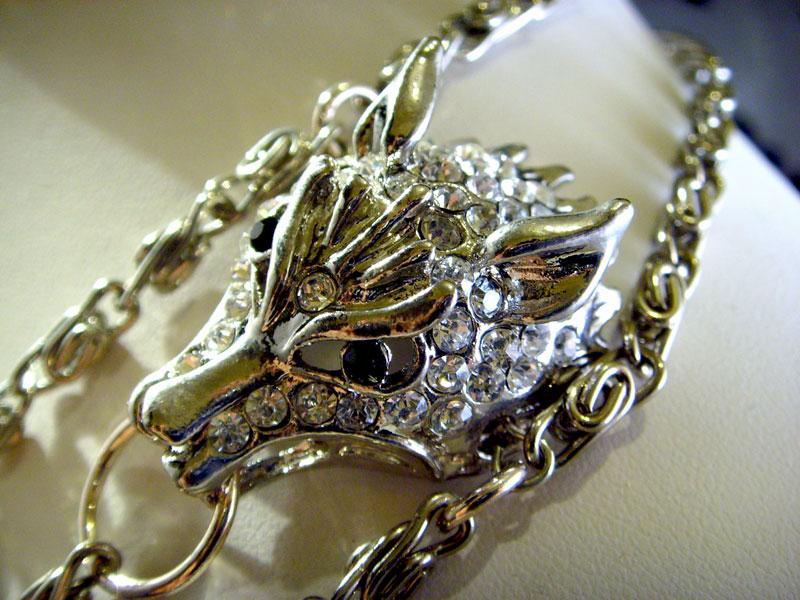  Wolf Head Necklace Detail